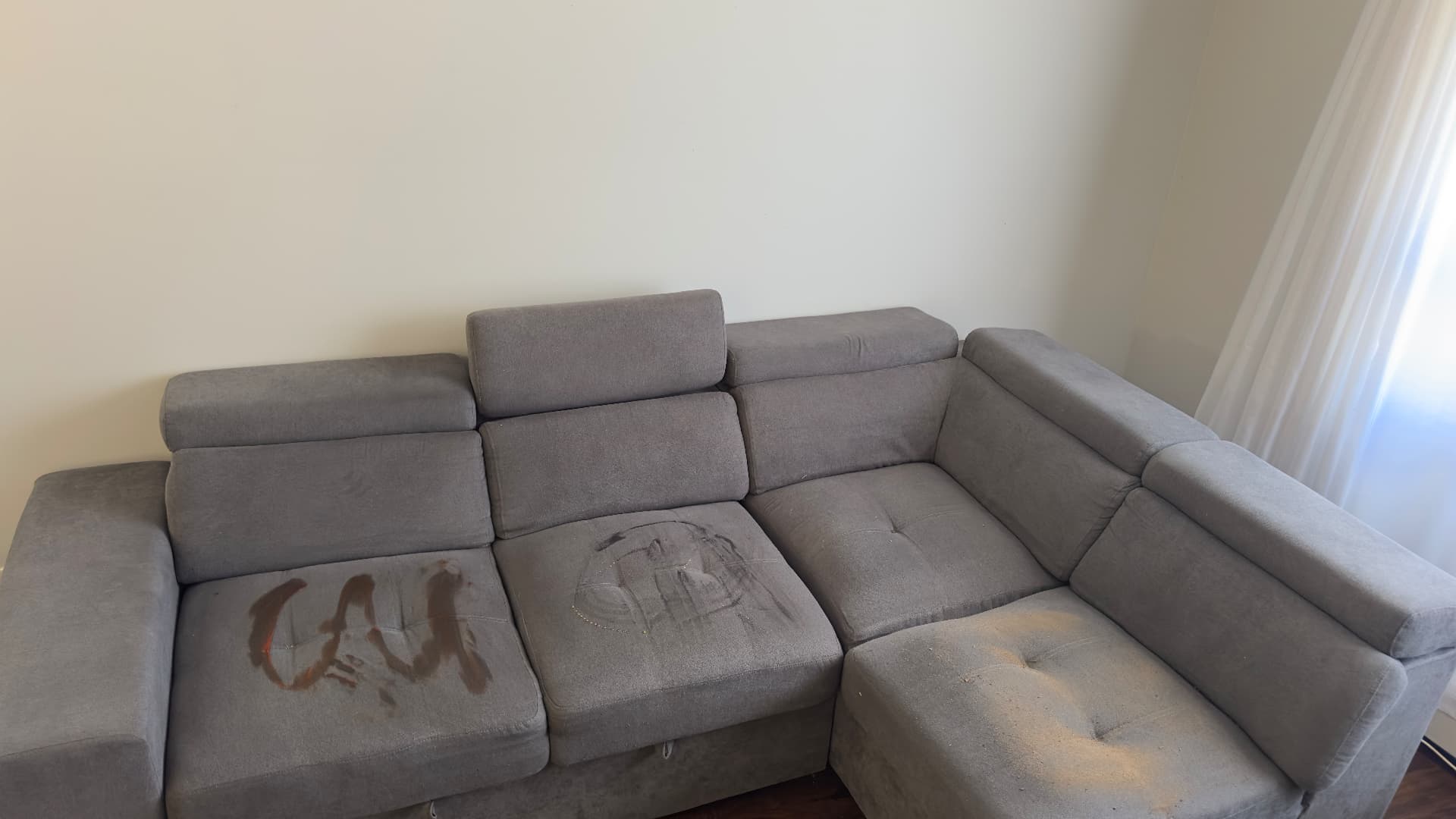 Sofa transformation before cleaning